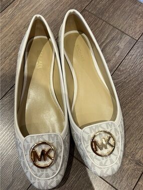 Michael Kors Cream/White MK Logo Ballet Flats